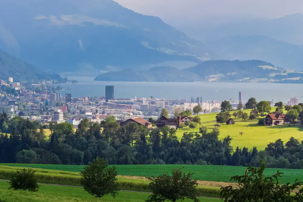 Zugerland mit Blick auf den Zugersee und die Rigi